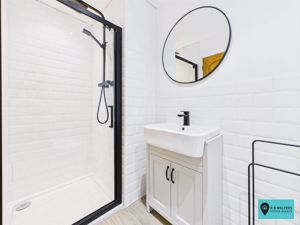 Ensuite- click for photo gallery